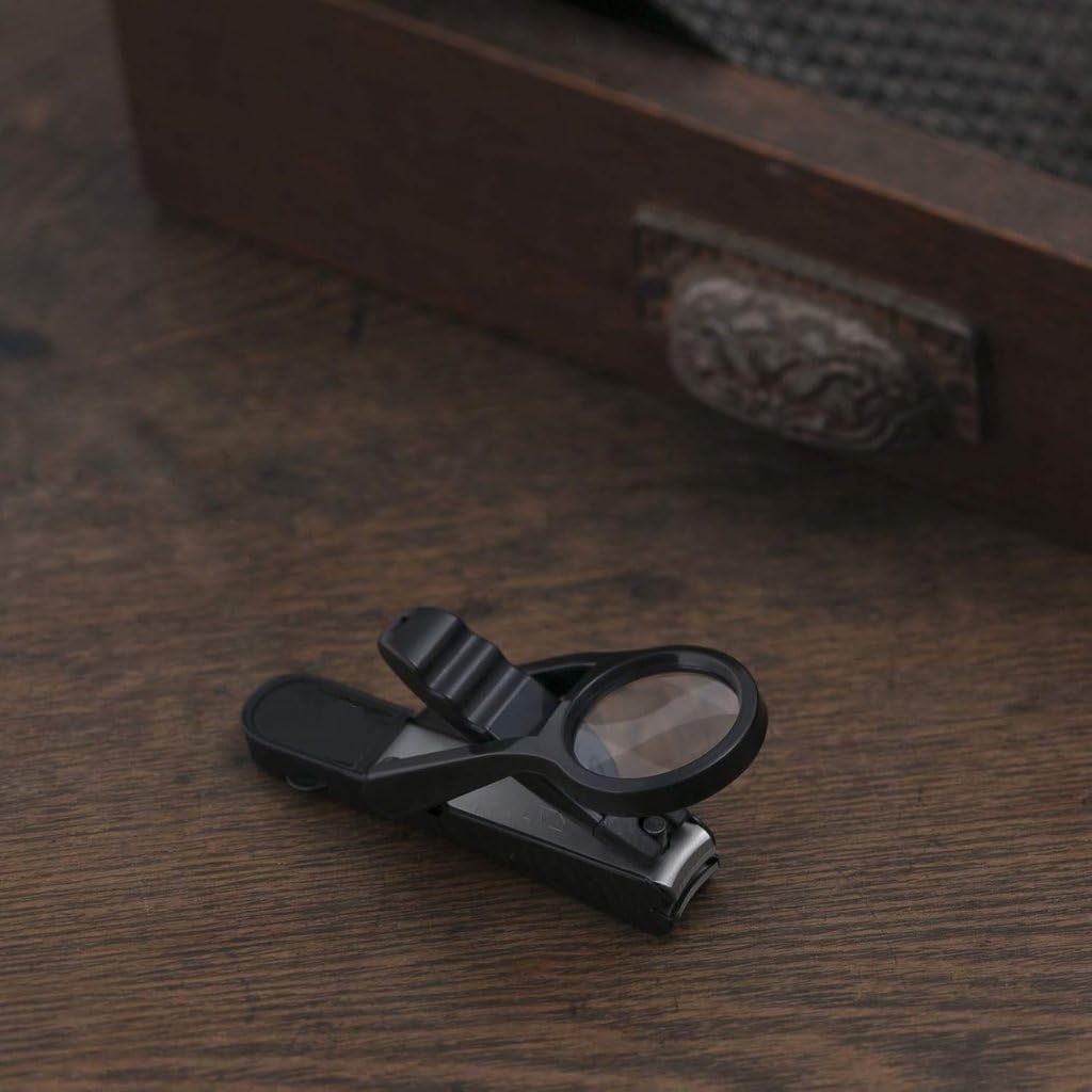 Magnifying Glass Super Nail Clippers, 3x Magnifying Glass To Increase The Confidence of Manicured Nails and Reduce Eye Strain Suitable For Men, Women and Children Nail Cutter (Colour: Black).