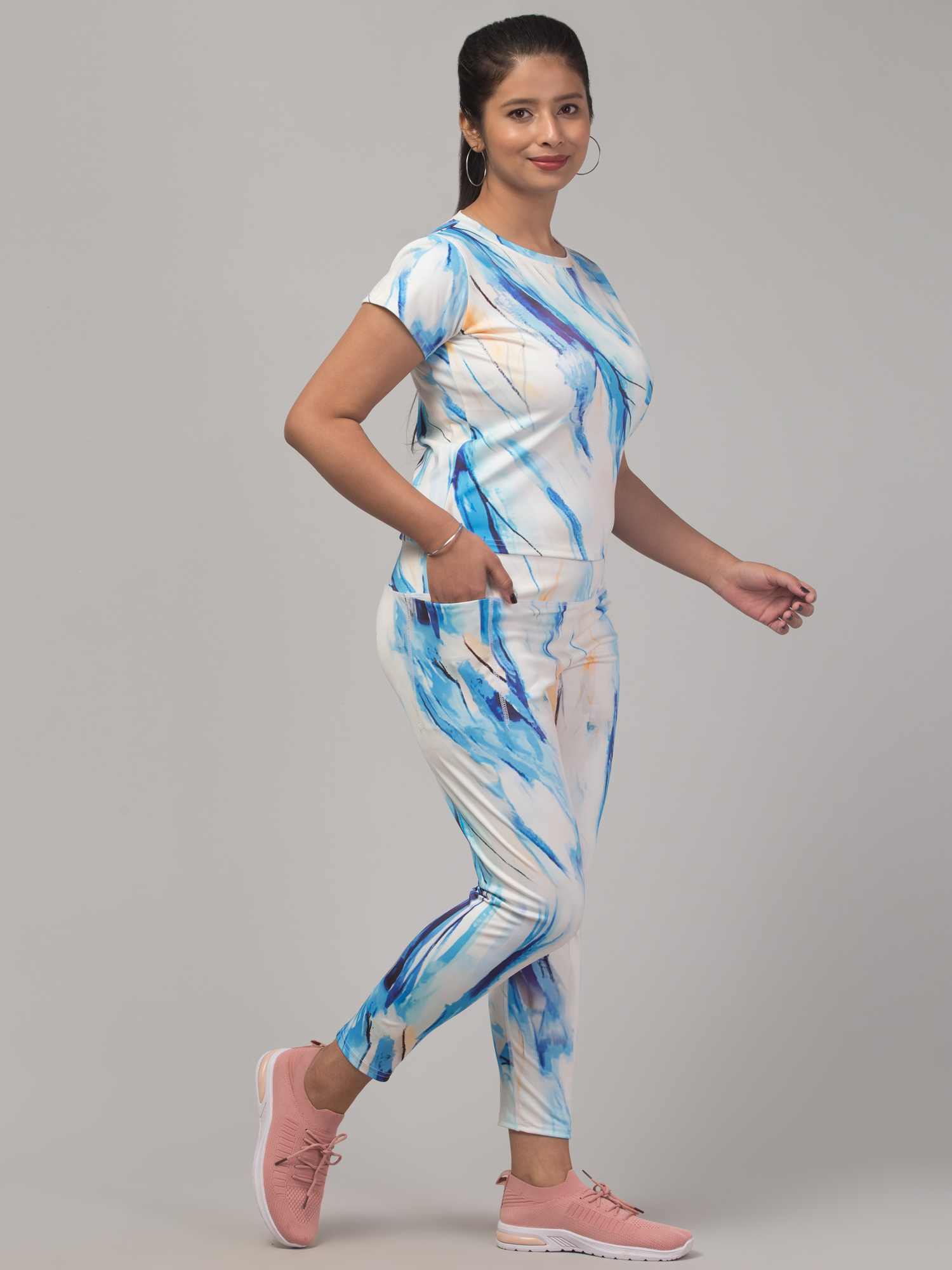 Latest Fabulous High Quality Printed Sports Wear Set/Gym Crop Tops Set/Printed Yoga Crop Tops Set/Tight-Top Set For Women's & Girls - Image 4